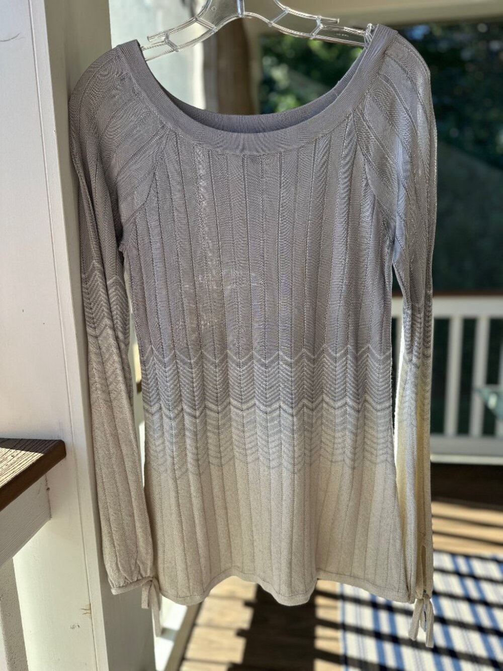 White House Black Market Pullover Sweater Scoop Neck Zig Zag Silver Cream Size S